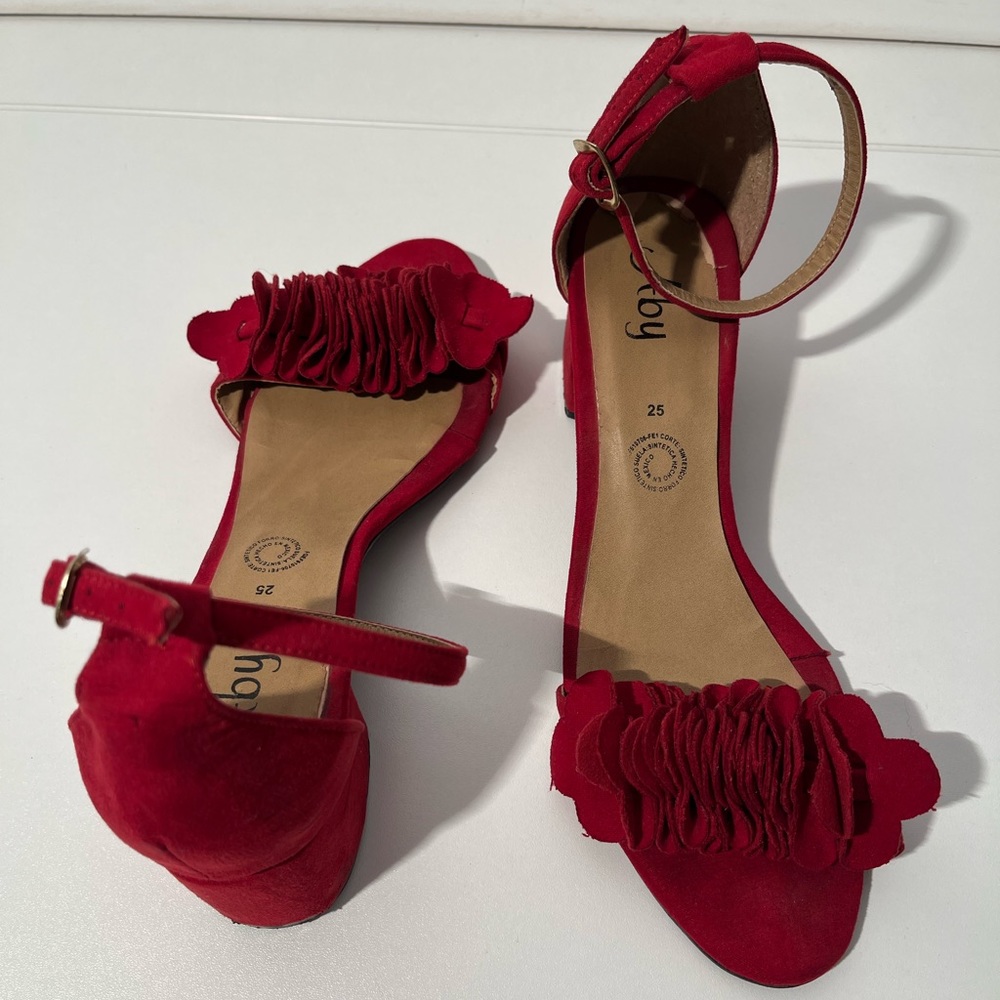 2/40$ 🛍 Red short heels 👠
